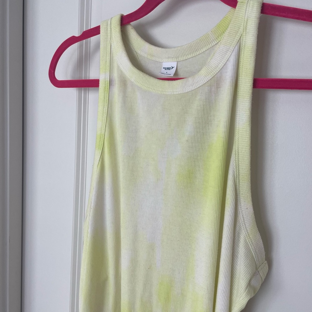 Old Navy Active - Ultra Light Ribbed‎ Tank Top - Picture 3 of 5